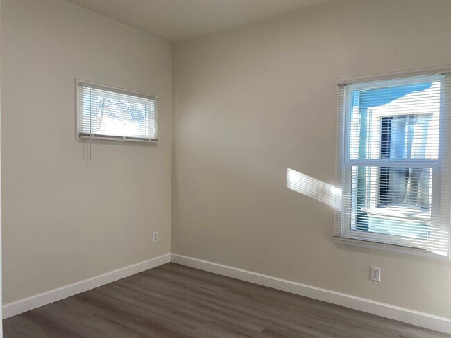 Building Photo - 1711 Bridge Ave