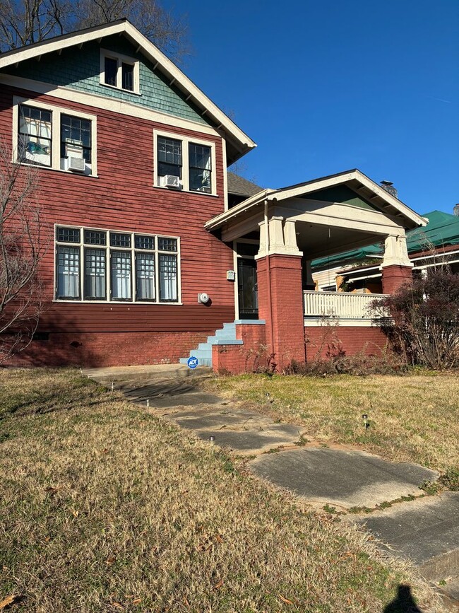 Building Photo - 600 - 801