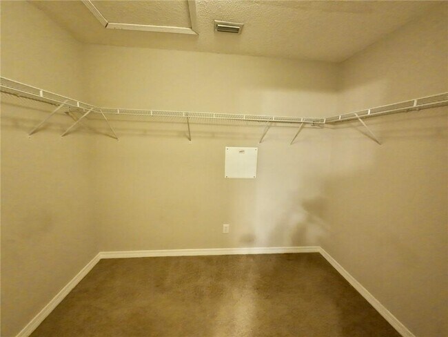 Building Photo - 8691 Hamilton Bridges Dr W