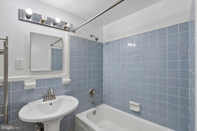 Building Photo - 4200 Cathedral Ave NW