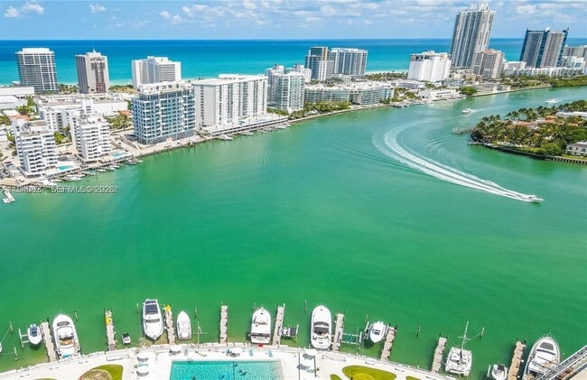 Building Photo - 900 Bay Dr