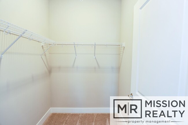 Building Photo - Beautiful 1 Bedroom, 1 Bathroom Condo in t...