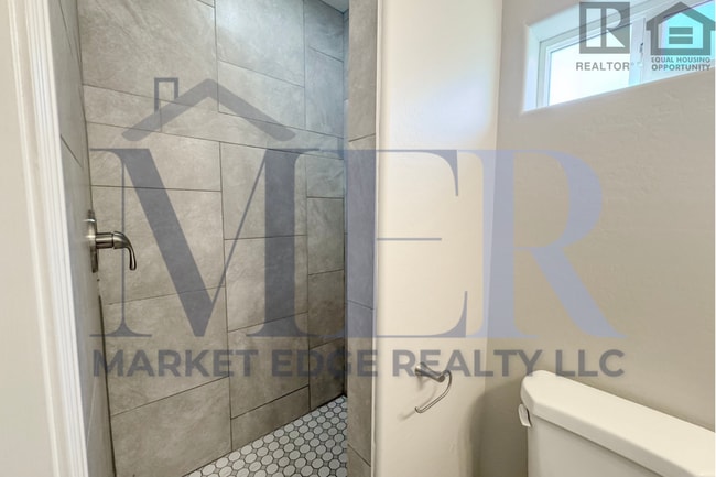 Building Photo - 5Bed/5Bath House at University Dr/Priest Dr! Move-In Ready on 05/07/2026! - 4 CAR CARPORT! NO HOA!