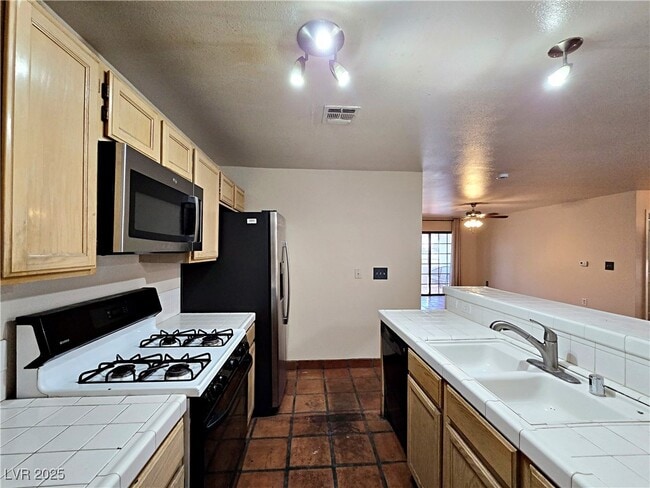 Building Photo - 8452 Boseck Dr