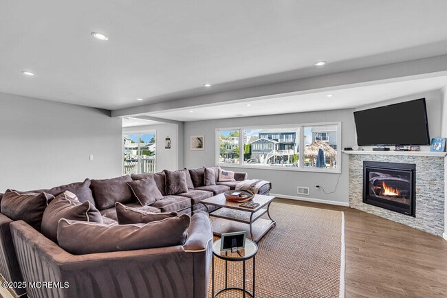 Building Photo - 1648 Center St