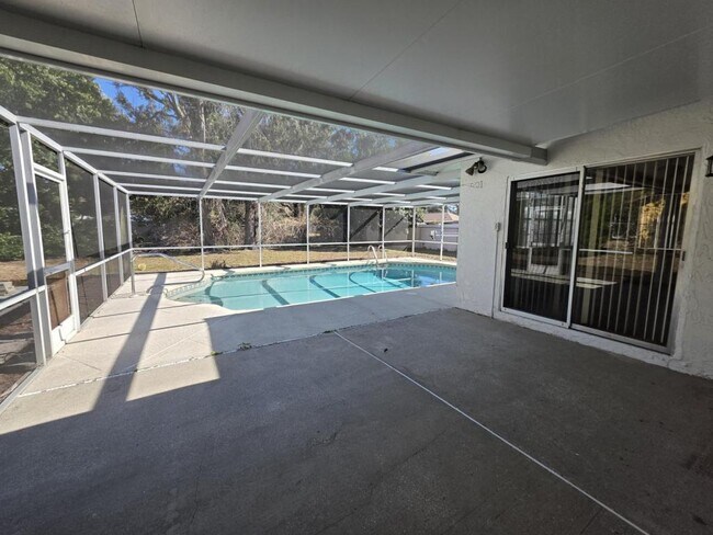 Building Photo - 2052 Deltona Blvd