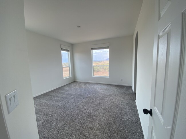Building Photo - 2255 S Hopi Dr