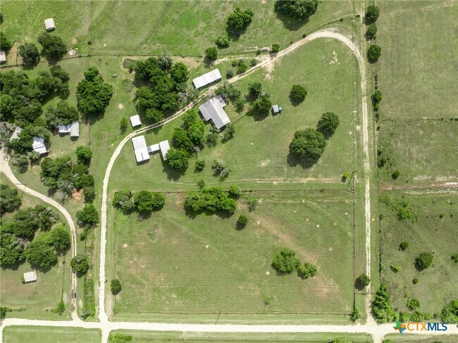 Building Photo - 199 Apache Springs Rd