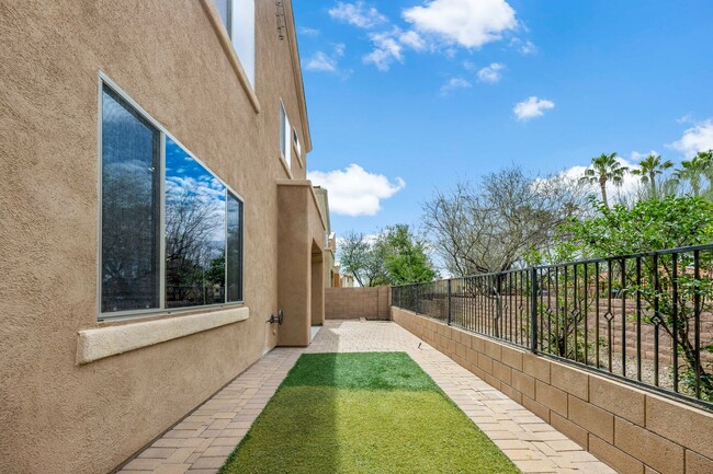 Building Photo - Golden Ridge at RiverWalk