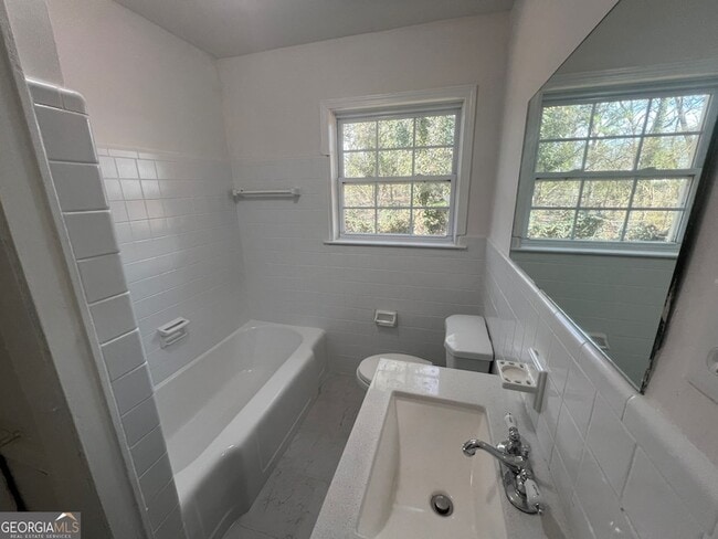 Building Photo - 125 Chappell Rd SW