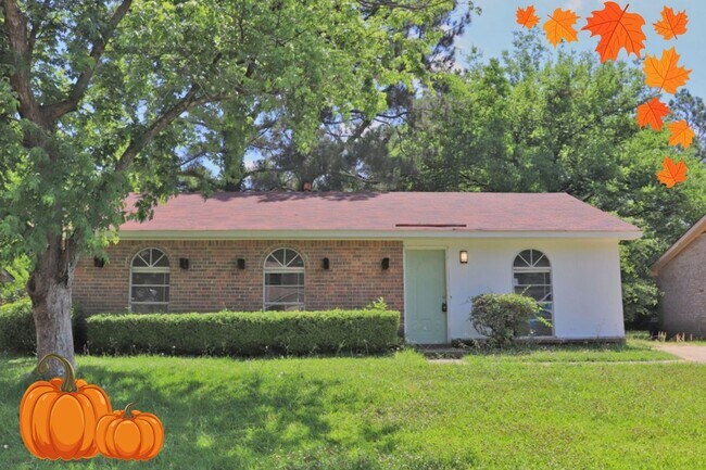 Primary Photo - Charming 3-bedroom waiting to be yours !!