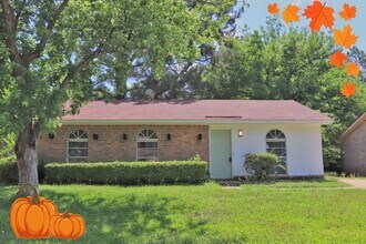 Building Photo - Charming 3-bedroom waiting to be yours !!