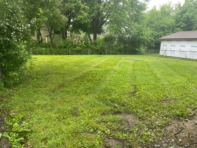 Building Photo - 2670 Glenbriar St
