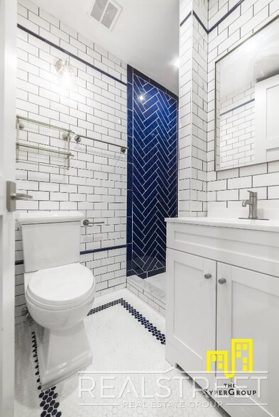 Building Photo - NEWLY RENOVATED 3 BED 2 BATH APT in Brooklyn Heights!