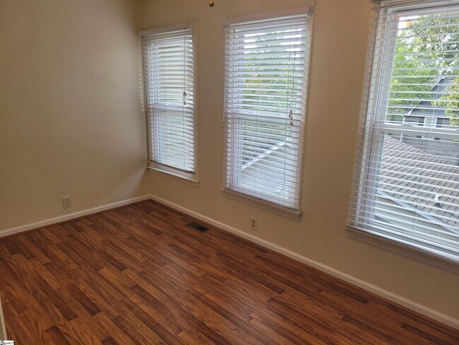 Building Photo - 99 Falcon Crest Dr