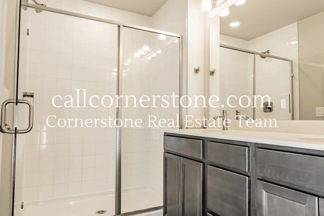 Building Photo - 9844 Cronin St