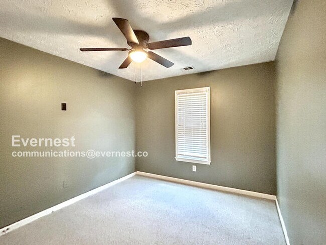 Building Photo - 4010 Birchwood Cove