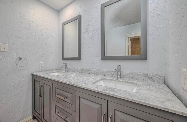 Building Photo - 410 Forest Hills Dr