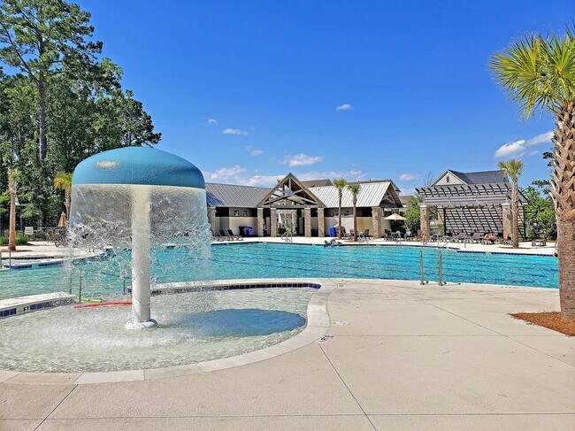 Building Photo - Newly Refreshed Single Story Home in Carol...
