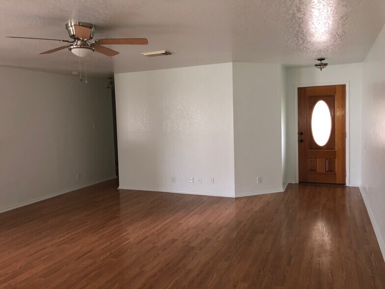 Living Room/Front Door - 867 Spyglass Dr