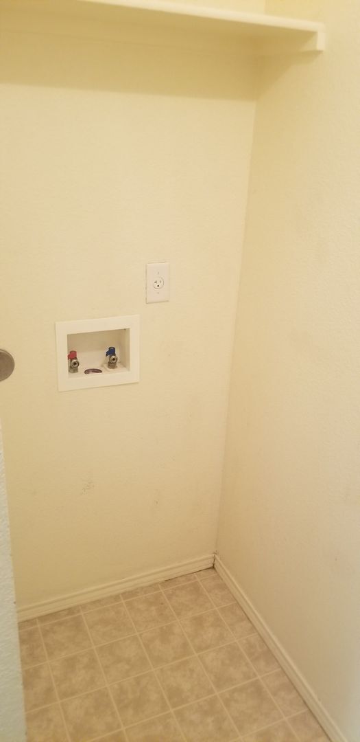 Building Photo - 2305 Upland Bend Dr