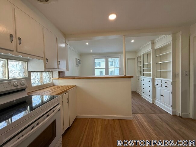 Building Photo - 522 Hancock St