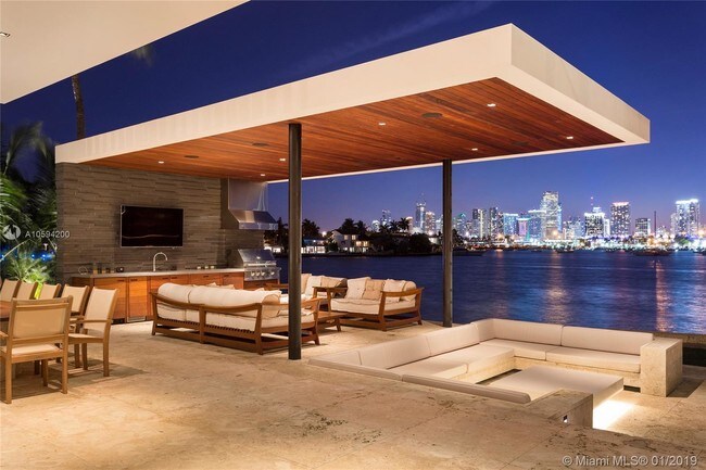 Building Photo - 428 S Hibiscus Dr