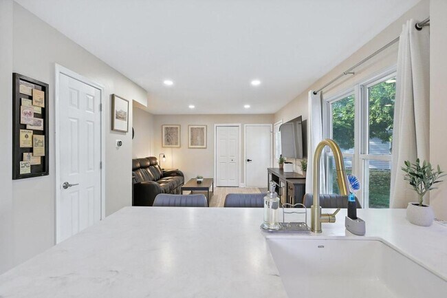 Building Photo - 2621 Wingate Ct