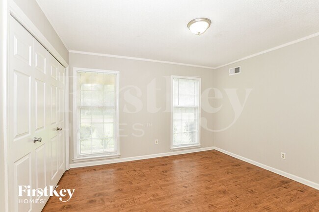 Building Photo - 5819 Fox Lair Ave