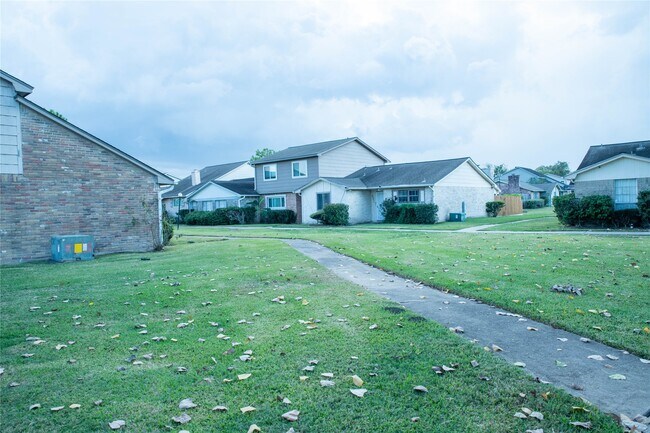 Building Photo - 6411 S Briar Bayou Dr