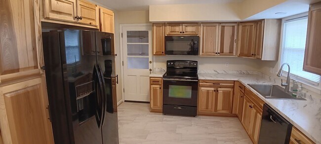 Building Photo - Christiansburg, 3 BR / 2 BA, Available Now