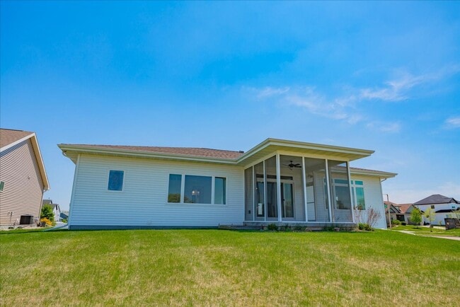 Building Photo - 604 Burnt Sienna Dr