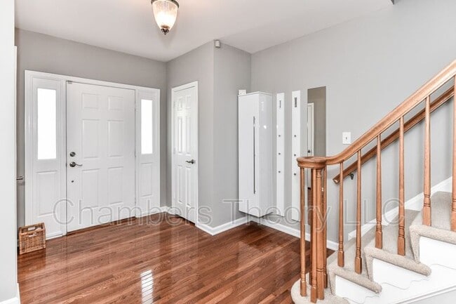 Building Photo - 6033 Woodlake Ln