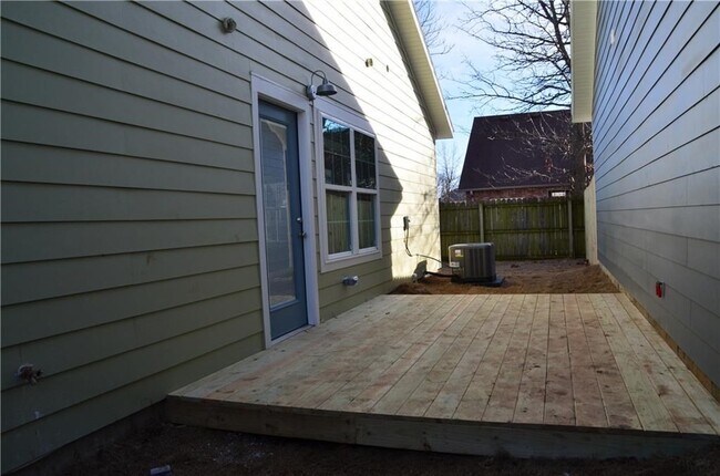 Building Photo - 2405 SW Arbor Rd