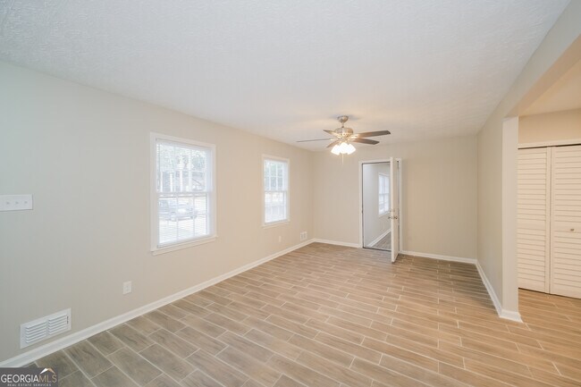 Building Photo - 205 Wellington Dr