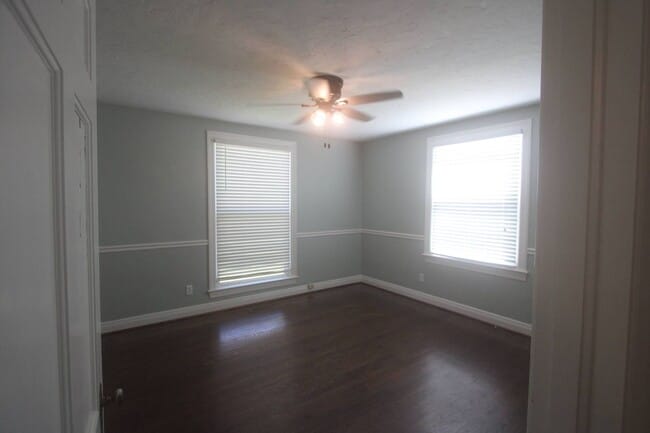 Building Photo - For Lease - 3 Bed, 1.5 Bath, 1600sqft, Sin...