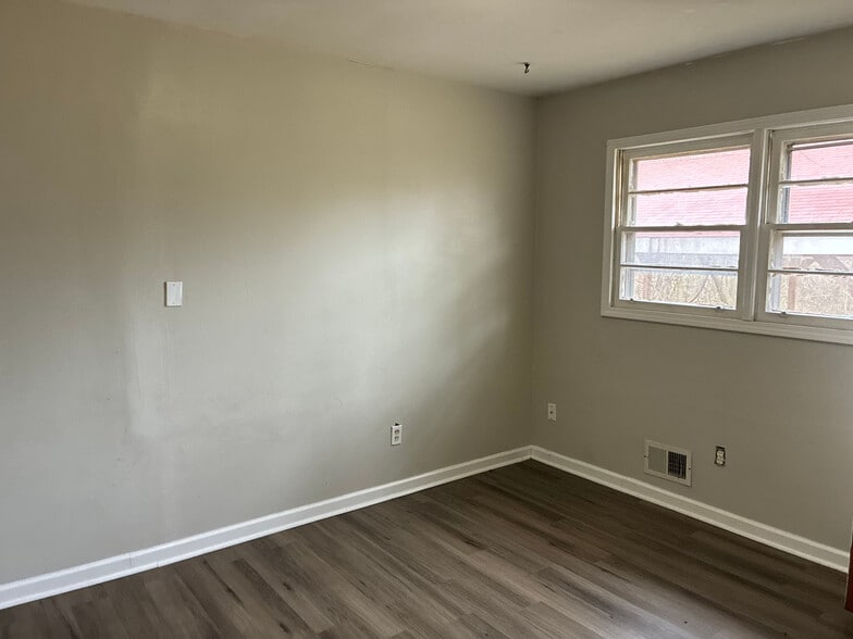 Building Photo - Room in House on Batiste Garden Cir