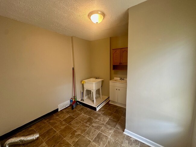 Building Photo - 728 McKinley Ave