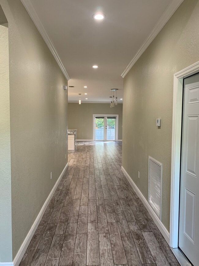 Building Photo - NEWER CONSTRUCTION MODERN HOME