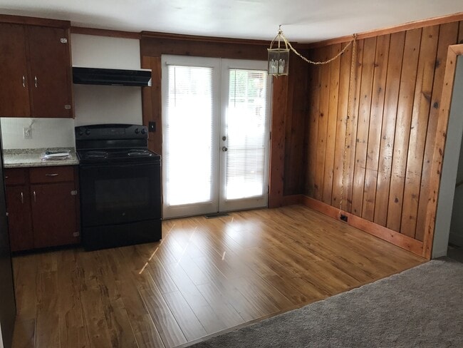 Building Photo - Log Home for Rent in North Pole!