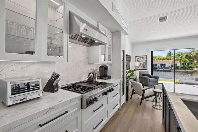 Building Photo - 2157 Coral Gardens Dr