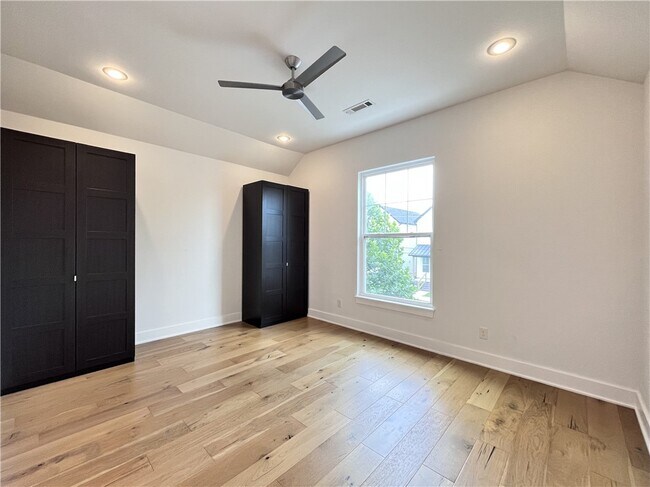 Building Photo - 1372 S Duncan Ave