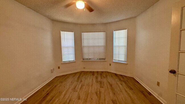 Building Photo - 3696 Barbizon Cir N