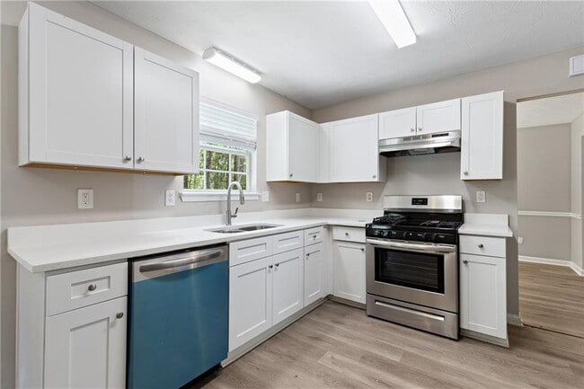 Building Photo - 3228 Diamond Blf