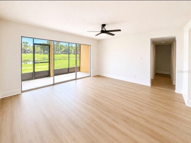Building Photo - 200 Country Club Dr