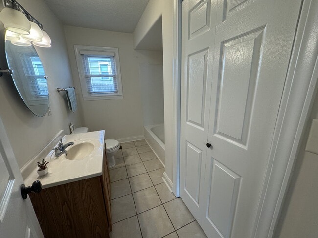 Building Photo - CHATHAM CHARM?! YES, PLEASE.