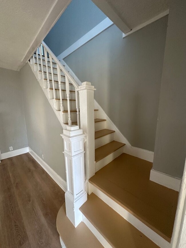 Building Photo - BEAUTIFUL RENOVATED NEW 4 BEDROOM 2 BATH H...