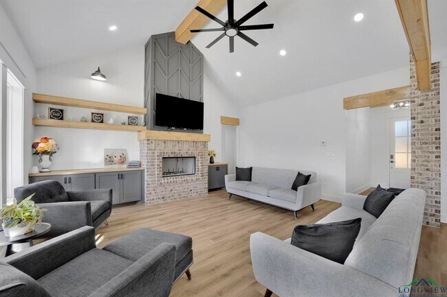 Building Photo - Beautiful 4 bedroom home
