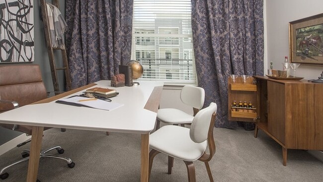 Building Photo - 2021 Sullivan Ln