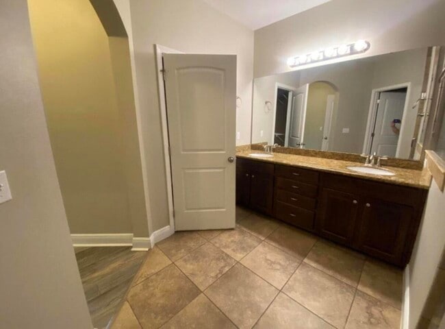 Building Photo - 40 Woodwind Way